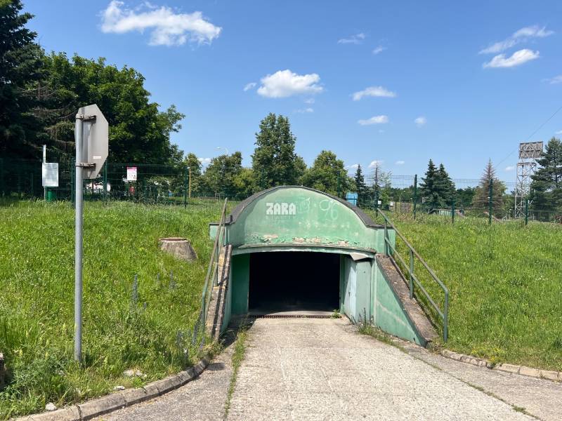 Západ -Terasa - ul. Idánska, 18 m². GARÁŽ. Elektronická brána Hoormann