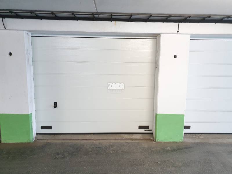 Západ -Terasa - ul. Idánska, 18 m². GARÁŽ. Elektronická brána Hoormann