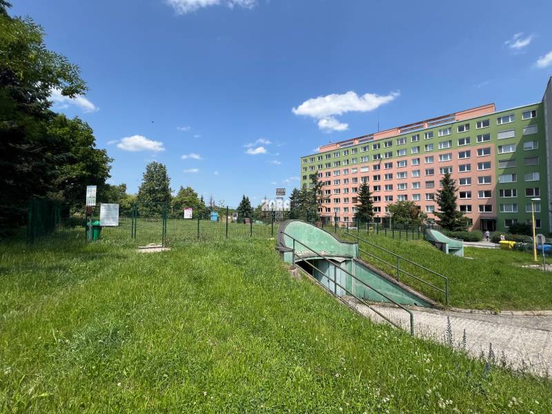 Západ -Terasa - ul. Idánska, 18 m². GARÁŽ. Elektronická brána Hoormann