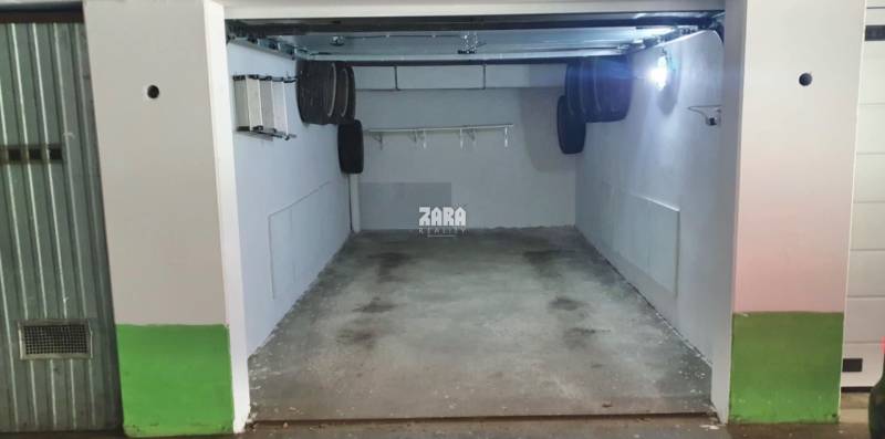 Západ -Terasa - ul. Idánska, 18 m². GARÁŽ. Elektronická brána Hoormann