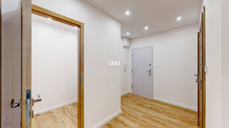  2-izbový byt _ul. Bukovecká_sídlisko nad Jazerom_ 51 m²_ ZARA REALITY_kumbál_predsieň