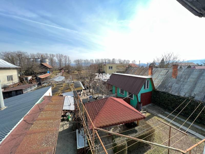 Rodinný dom, dvojgeneračné bývanie, Milhosť, Košice-okolie_ZARA REALITY_pohľad z terasy na zadnú časť (na poschodí)