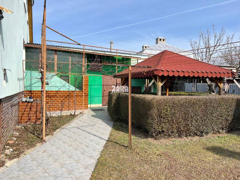 Rodinný dom, dvojgeneračné bývanie, Milhosť, Košice-okolie_ZARA REALITY_altánok za domom