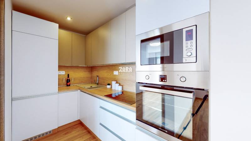 kuchynský kút, moderná kuchynská linka, zabudované spotrebiče, byt KVP, loggia