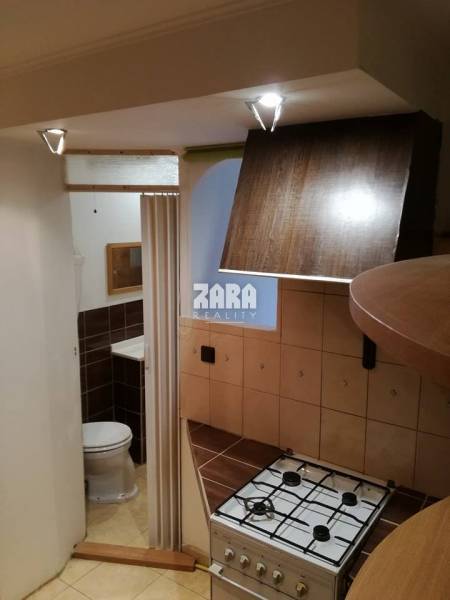 ČSA - Staré Mesto , 1,5  izbový byt  36 m² + loggia. Výborná lokalita.