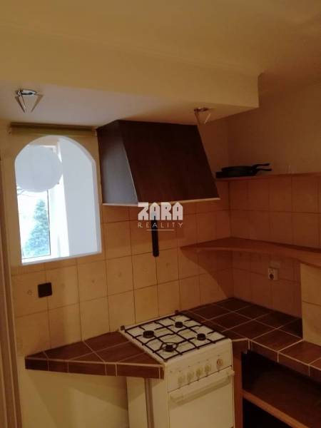 ČSA - Staré Mesto , 1,5  izbový byt  36 m² + loggia. Výborná lokalita.