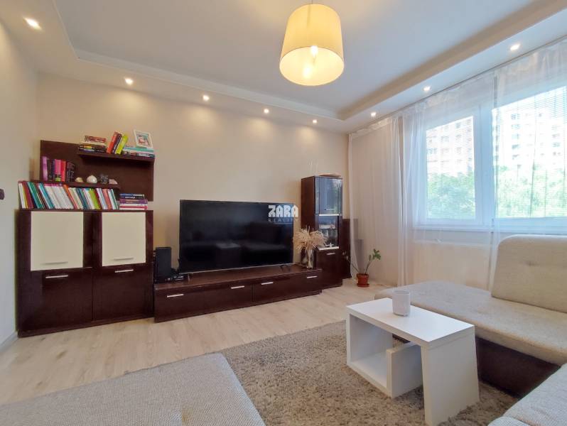 KVP - Bauerova, odporúčame:4 izbový byt, rekonštrukcia, 84 m2 + loggia