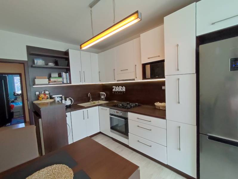 KVP - Bauerova, odporúčame:4 izbový byt, rekonštrukcia, 84 m2 + loggia