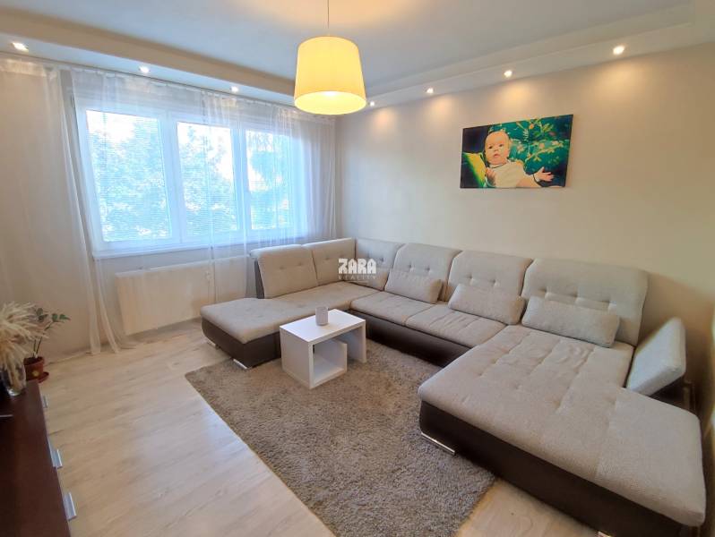 KVP - Bauerova, odporúčame:4 izbový byt, rekonštrukcia, 84 m2 + loggia