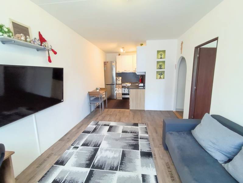 Sídlisko nad Jazerom: ul. RAKETOVA: veľmi pekný 1,5 izbový byt, 42 m² 
