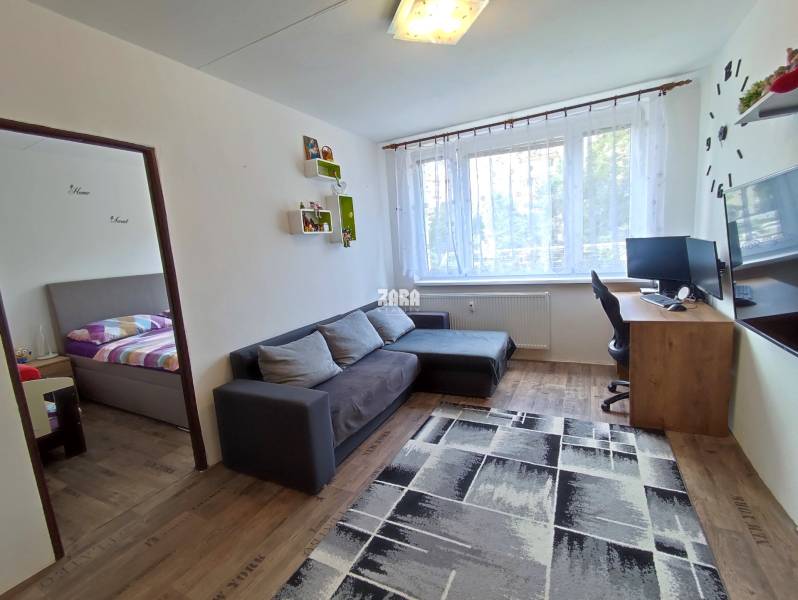 Sídlisko nad Jazerom: ul. RAKETOVA: veľmi pekný 1,5 izbový byt, 42 m² 