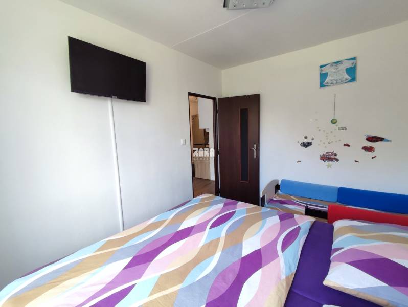 Sídlisko nad Jazerom: ul. RAKETOVA: veľmi pekný 1,5 izbový byt, 42 m² 