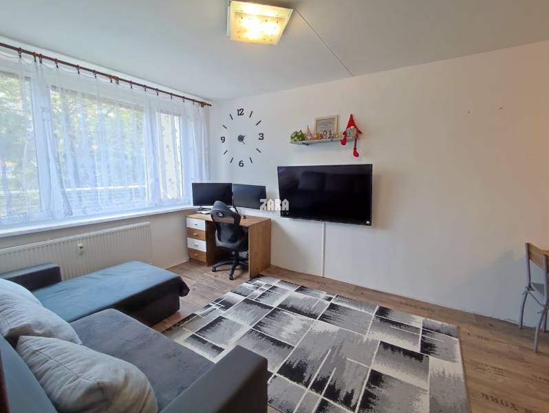 Sídlisko nad Jazerom: ul. RAKETOVA: veľmi pekný 1,5 izbový byt, 42 m² 