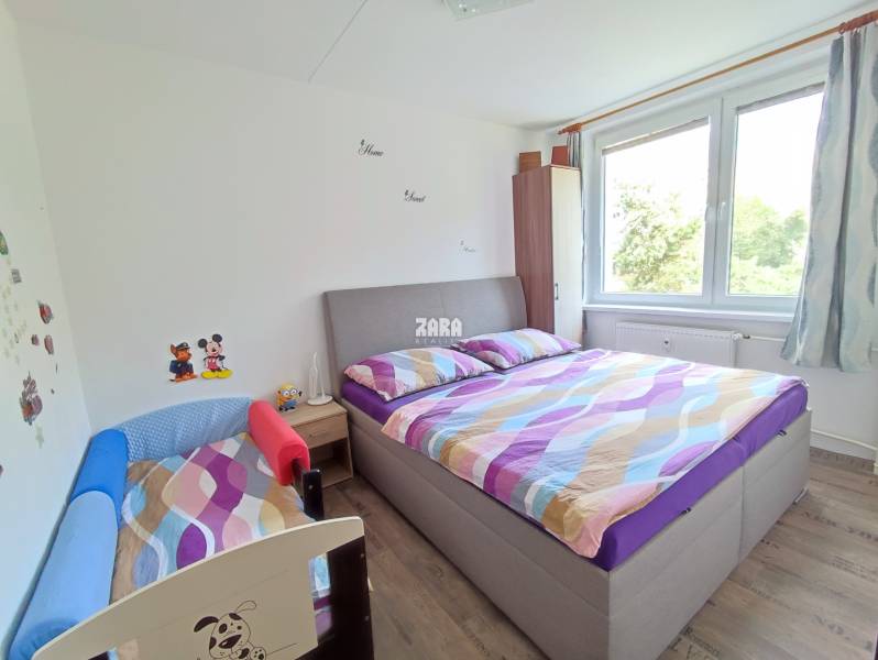 Sídlisko nad Jazerom: ul. RAKETOVA: veľmi pekný 1,5 izbový byt, 42 m² 