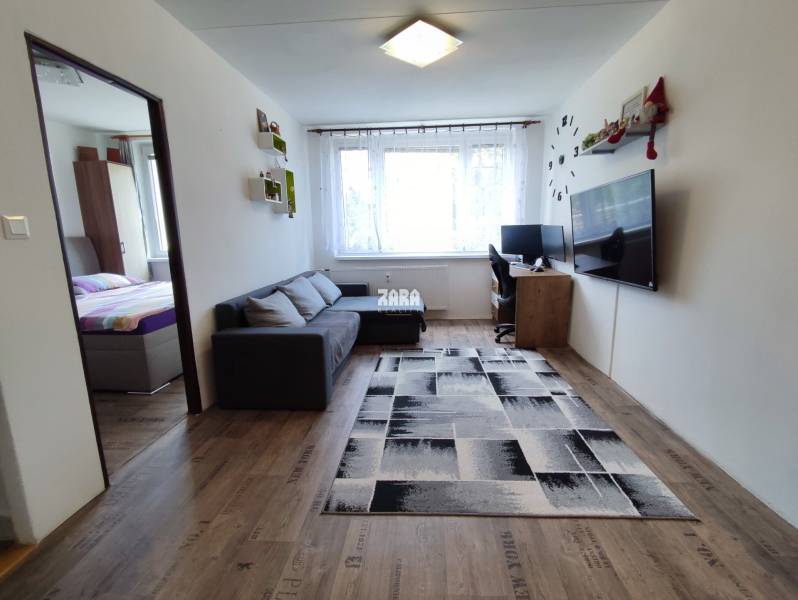 Sídlisko nad Jazerom: ul. RAKETOVA: veľmi pekný 1,5 izbový byt, 42 m² 