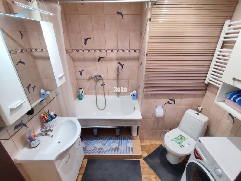 Sídlisko nad Jazerom: ul. RAKETOVA: veľmi pekný 1,5 izbový byt, 42 m² 