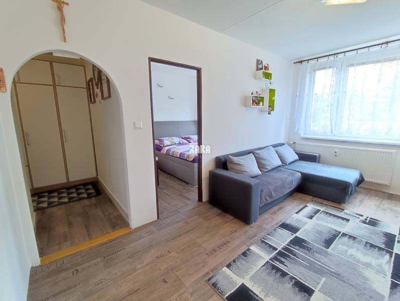 Sídlisko nad Jazerom: ul. RAKETOVA: veľmi pekný 1,5 izbový byt, 42 m² 