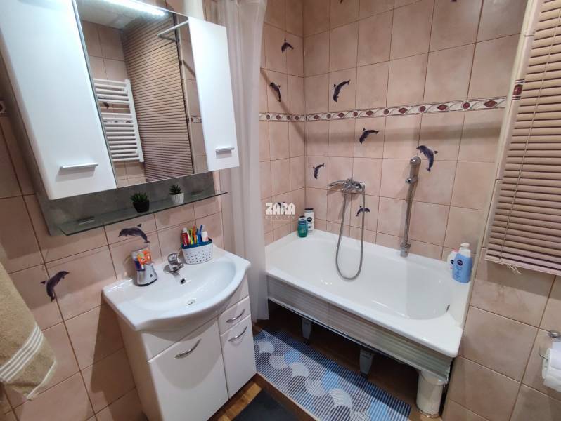 Sídlisko nad Jazerom: ul. RAKETOVA: veľmi pekný 1,5 izbový byt, 42 m² 