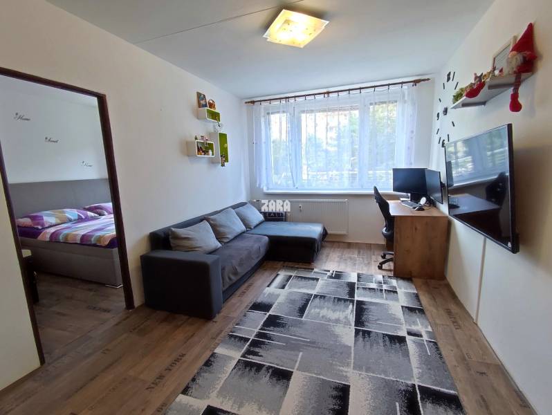 Sídlisko nad Jazerom: ul. RAKETOVA: veľmi pekný 1,5 izbový byt, 42 m² 