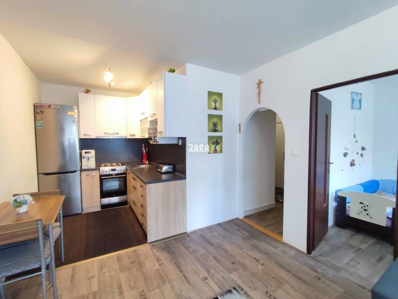 Sídlisko nad Jazerom: ul. RAKETOVA: veľmi pekný 1,5 izbový byt, 42 m² 