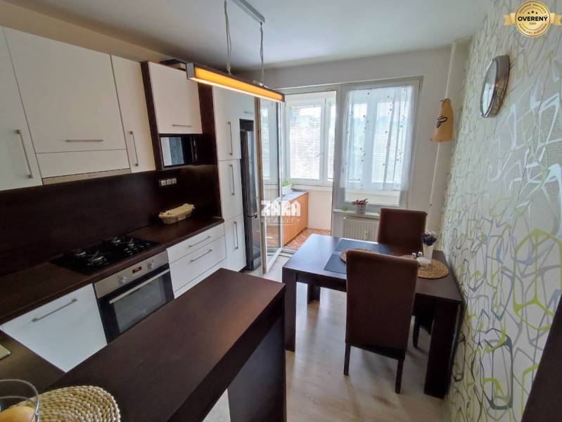 KVP - ul.  Bauerova, veľký 4 izbový byt, rekonštrukcia, 84 m2, loggia