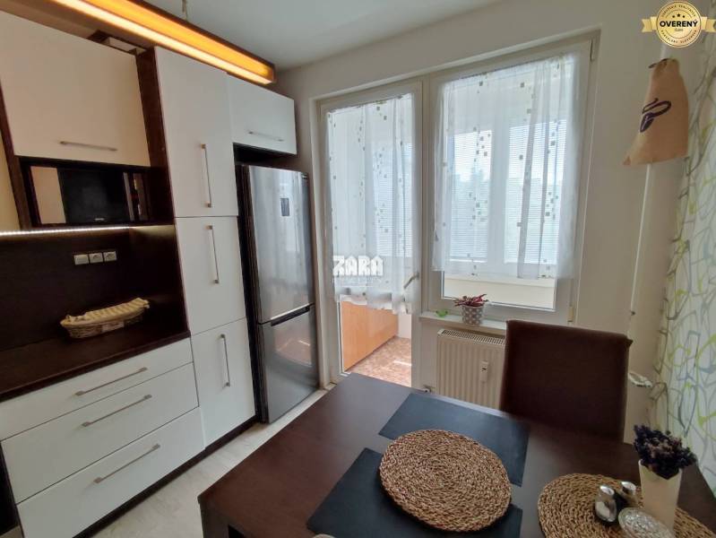 KVP - ul.  Bauerova, veľký 4 izbový byt, rekonštrukcia, 84 m2, loggia