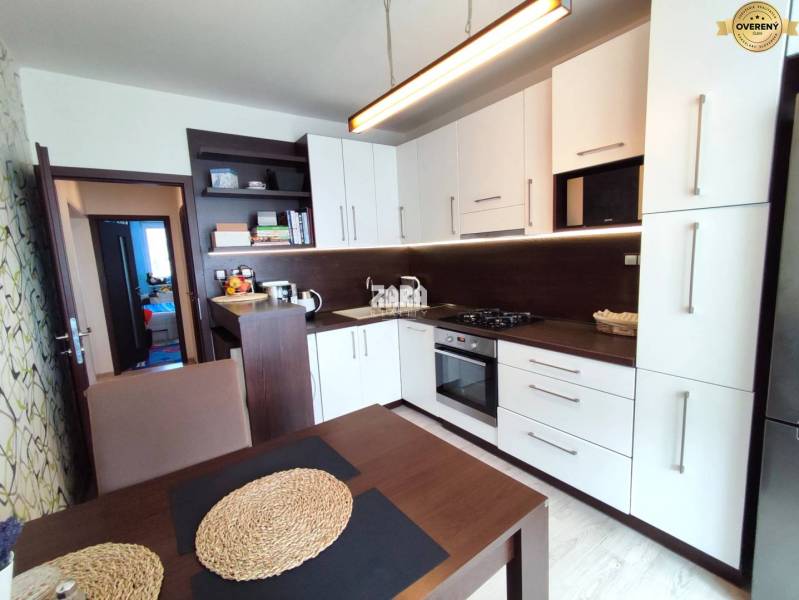 KVP - ul.  Bauerova, veľký 4 izbový byt, rekonštrukcia, 84 m2, loggia
