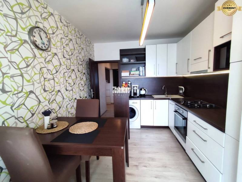 KVP - ul.  Bauerova, veľký 4 izbový byt, rekonštrukcia, 84 m2, loggia