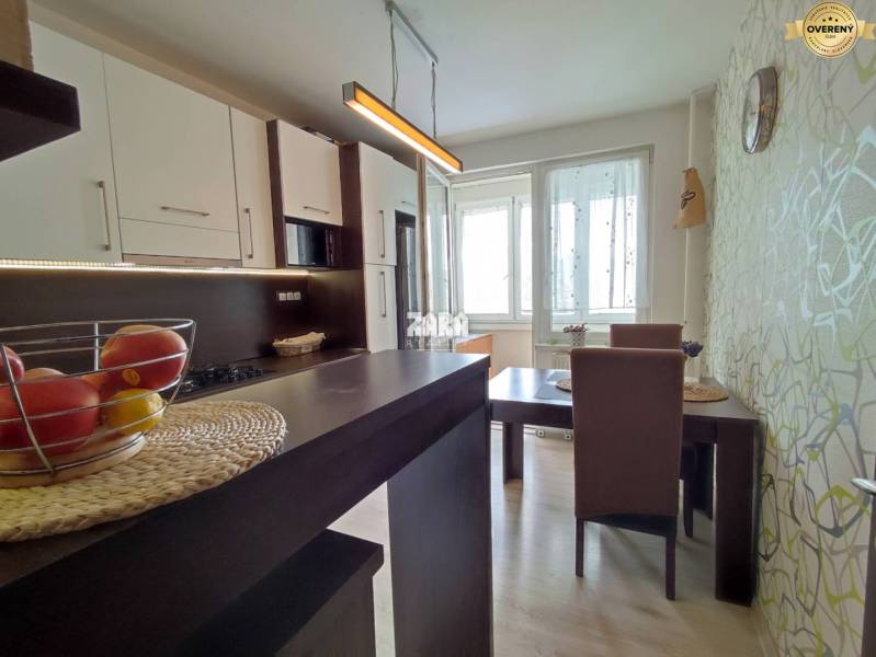 KVP - ul.  Bauerova, veľký 4 izbový byt, rekonštrukcia, 84 m2, loggia