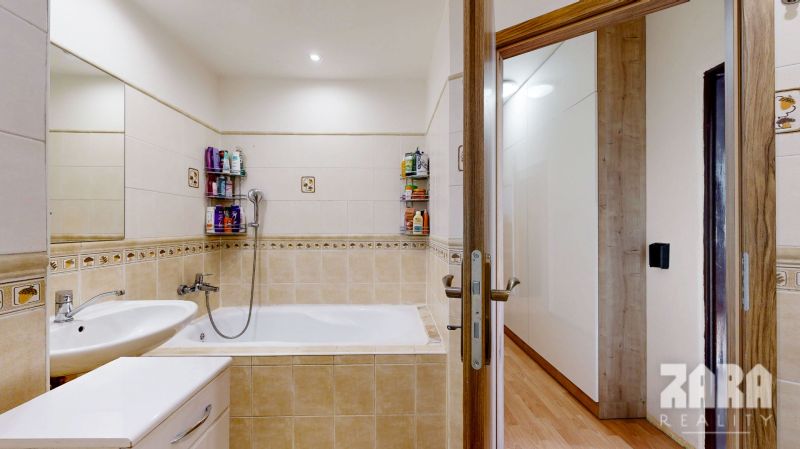 Miškovecká: ZARIADENÝ  pekný 3 izb. byt, 67m2 + loggia. Rekonštrukcia.
