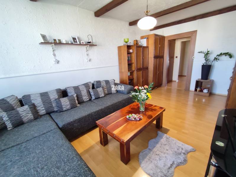 JUH-ŽELEZNÍKY: Miškovecká: pekný 3 izb. byt, 67m2 + loggia. ZARIADENÝ