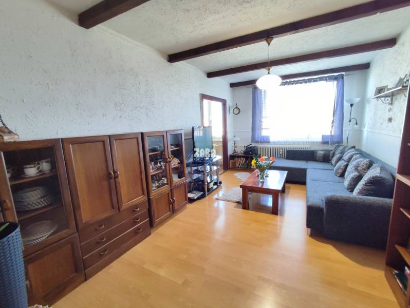 JUH-ŽELEZNÍKY: Miškovecká: pekný 3 izb. byt, 67m2 + loggia. ZARIADENÝ