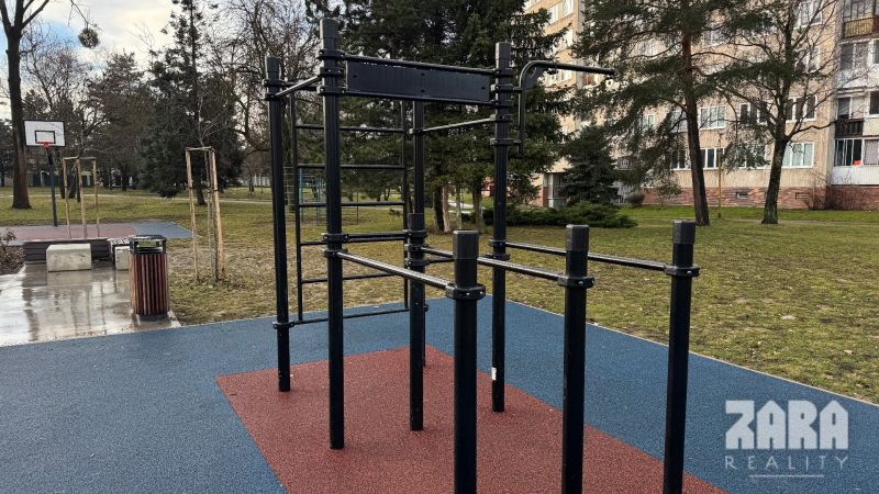 Miškovecká: ZARIADENÝ  pekný 3 izb. byt, 67m2 + loggia. Rekonštrukcia.