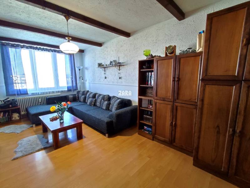 JUH-ŽELEZNÍKY: Miškovecká: pekný 3 izb. byt, 67m2 + loggia. ZARIADENÝ