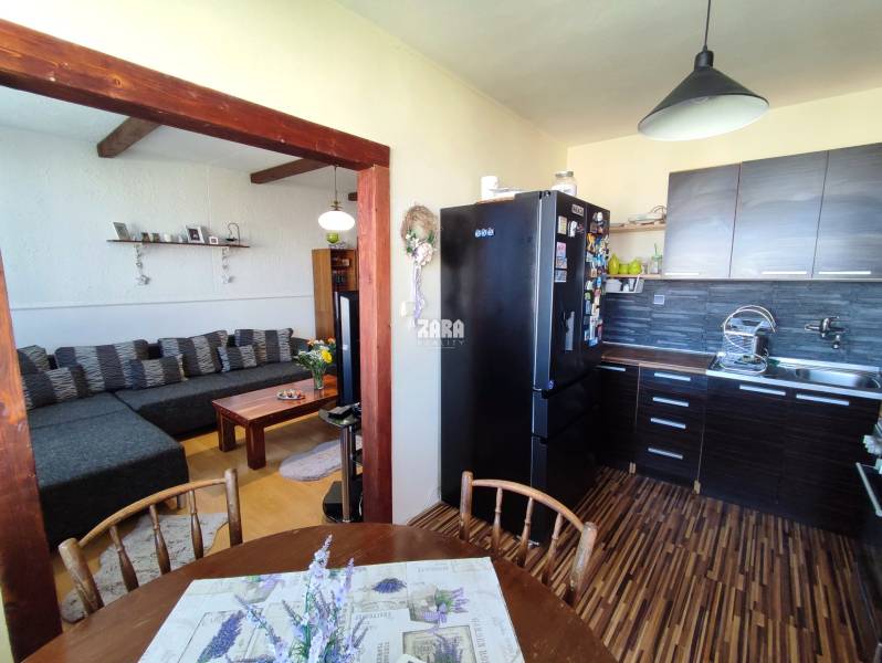 JUH-ŽELEZNÍKY: Miškovecká: pekný 3 izb. byt, 67m2 + loggia. ZARIADENÝ