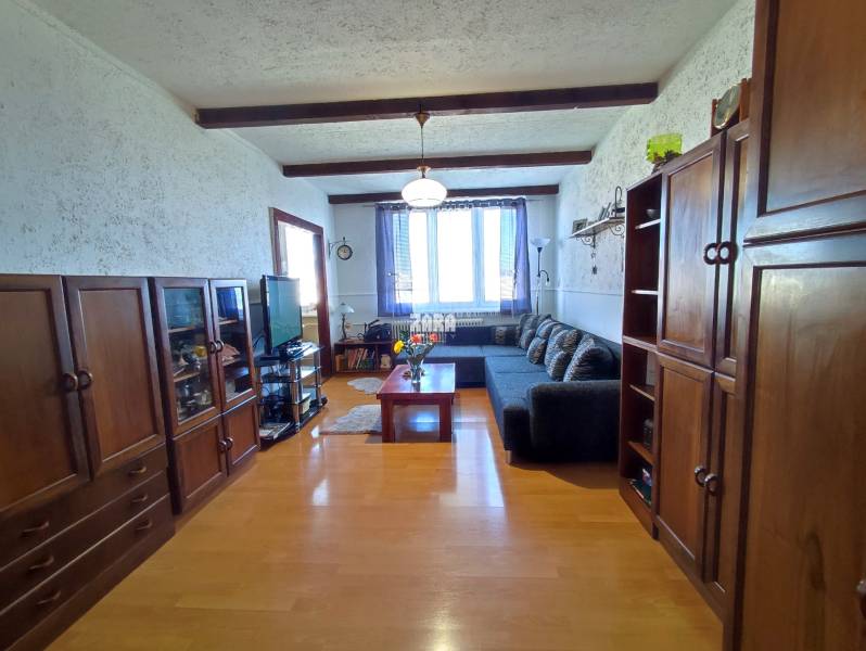 JUH-ŽELEZNÍKY: Miškovecká: pekný 3 izb. byt, 67m2 + loggia. ZARIADENÝ