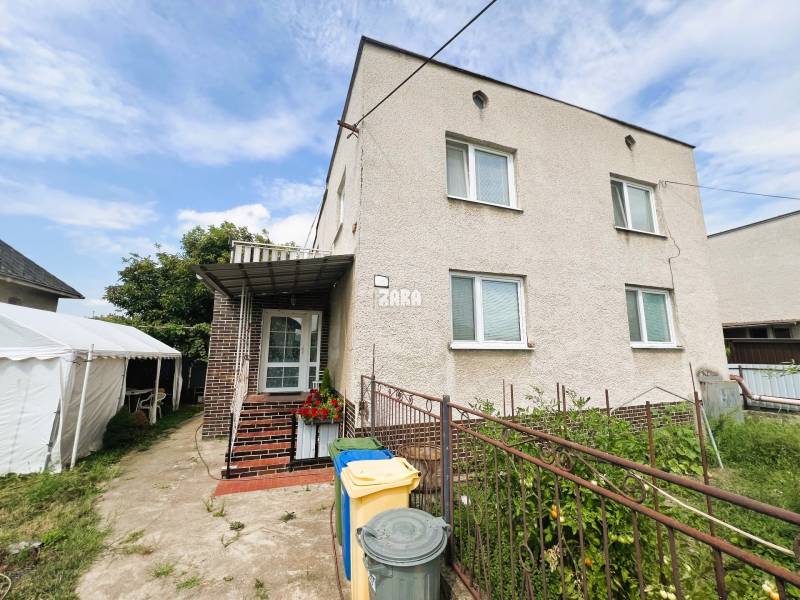 SEŇA:  6 izbový rodinný dom zast. plocha 129 m2,800 m2. ZRUŠENE