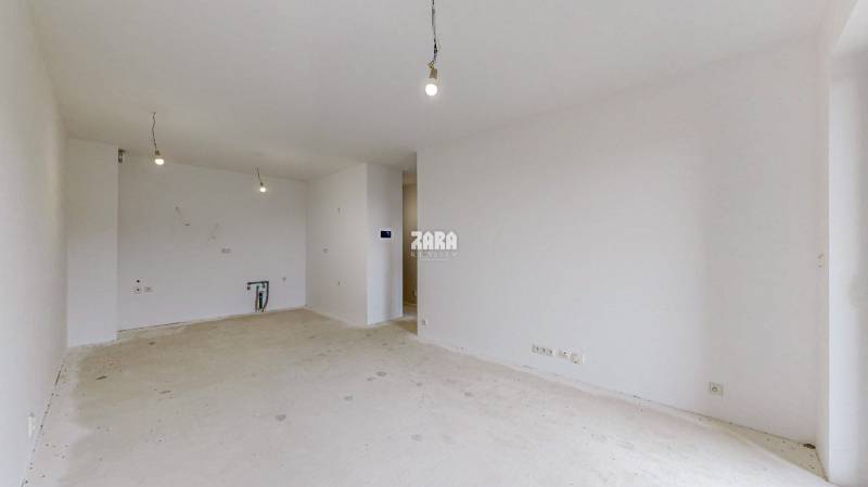 obývacia izba spojená s kuchynskou časťou_zara-reality