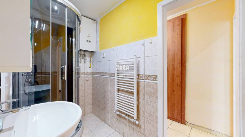 ŠACA - veľmi pekný 3 izbový zariadený byt ul. Železiarenska, 64 m2