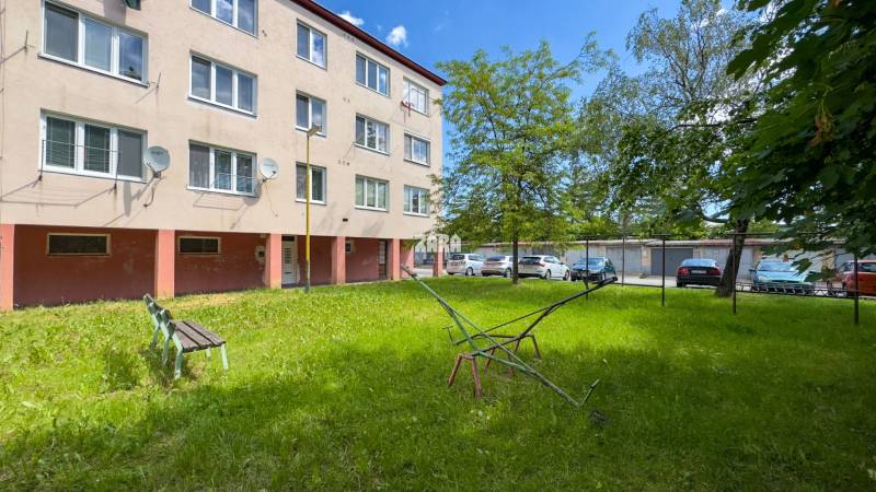 ŠACA - veľmi pekný 3 izbový zariadený byt ul. Železiarenska, 64 m2