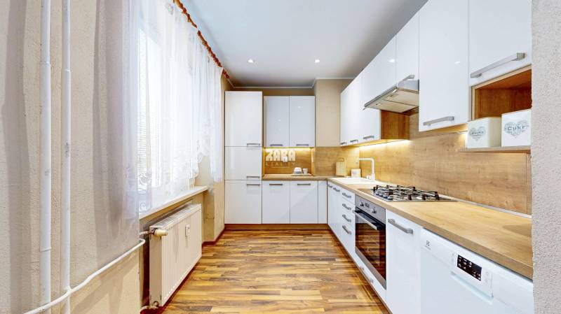 ŠACA - veľmi pekný 3 izbový zariadený byt ul. Železiarenska, 64 m2