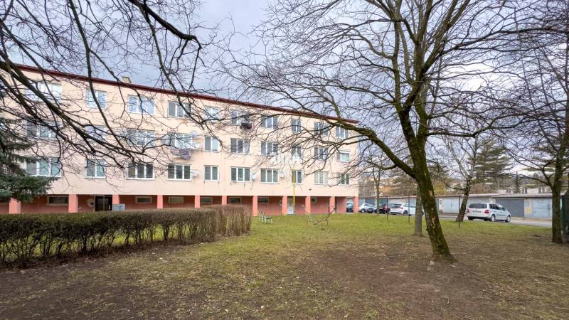 ŠACA - pekný 3 izbový zariadený byt ul. Železiarenska, 64 m2