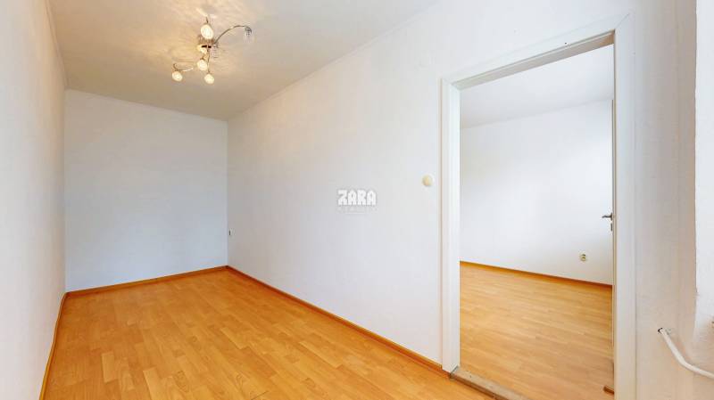ŠACA - veľmi pekný 3 izbový zariadený byt ul. Železiarenska, 64 m2
