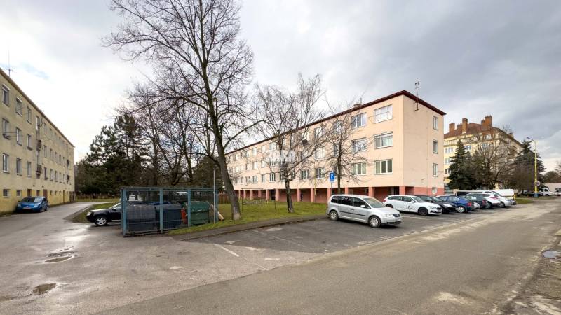 ŠACA - pekný 3 izbový zariadený byt ul. Železiarenska, 64 m2