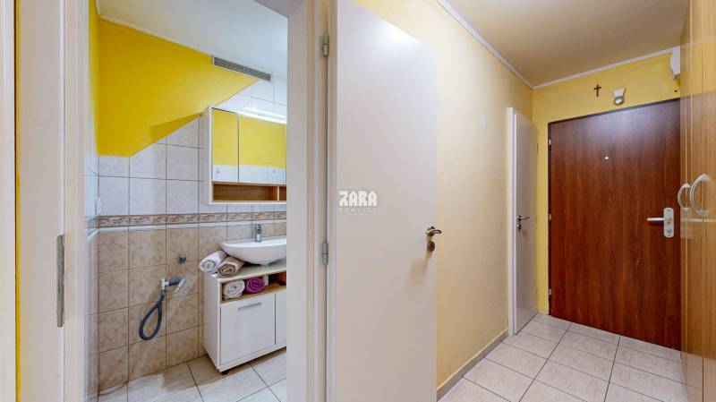 ŠACA - veľmi pekný 3 izbový zariadený byt ul. Železiarenska, 64 m2
