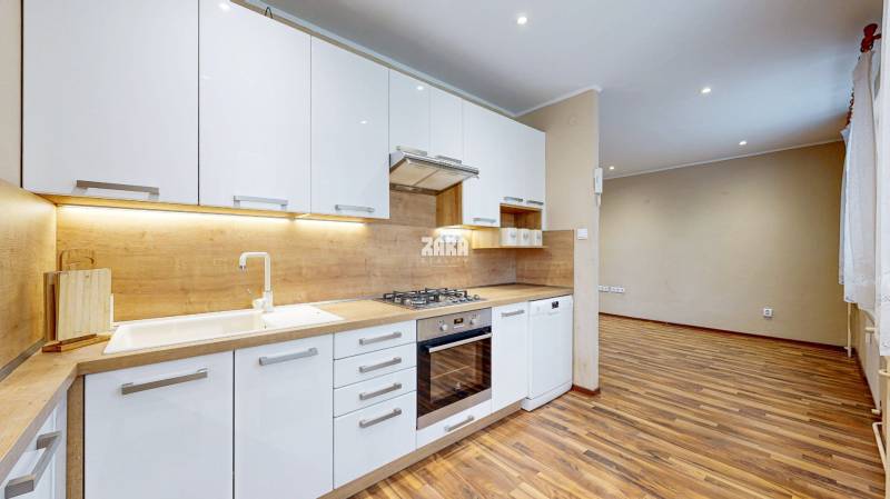ŠACA - veľmi pekný 3 izbový zariadený byt ul. Železiarenska, 64 m2