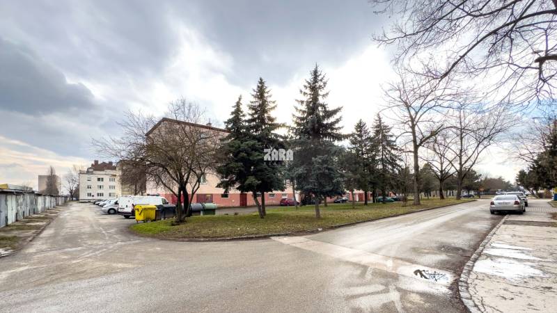 ŠACA - pekný 3 izbový zariadený byt ul. Železiarenska, 64 m2