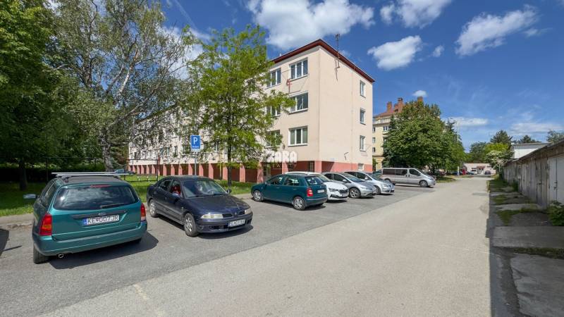 ŠACA - veľmi pekný 3 izbový zariadený byt ul. Železiarenska, 64 m2