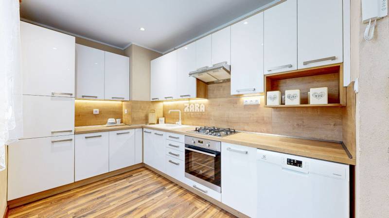 ŠACA - veľmi pekný 3 izbový zariadený byt ul. Železiarenska, 64 m2