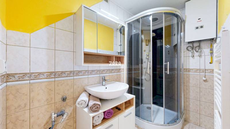 ŠACA - veľmi pekný 3 izbový zariadený byt ul. Železiarenska, 64 m2